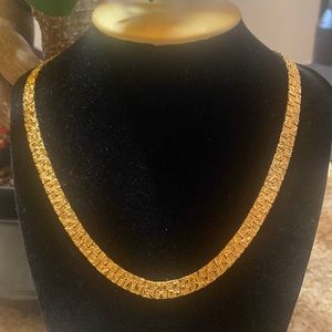 Vintage gold tone necklace